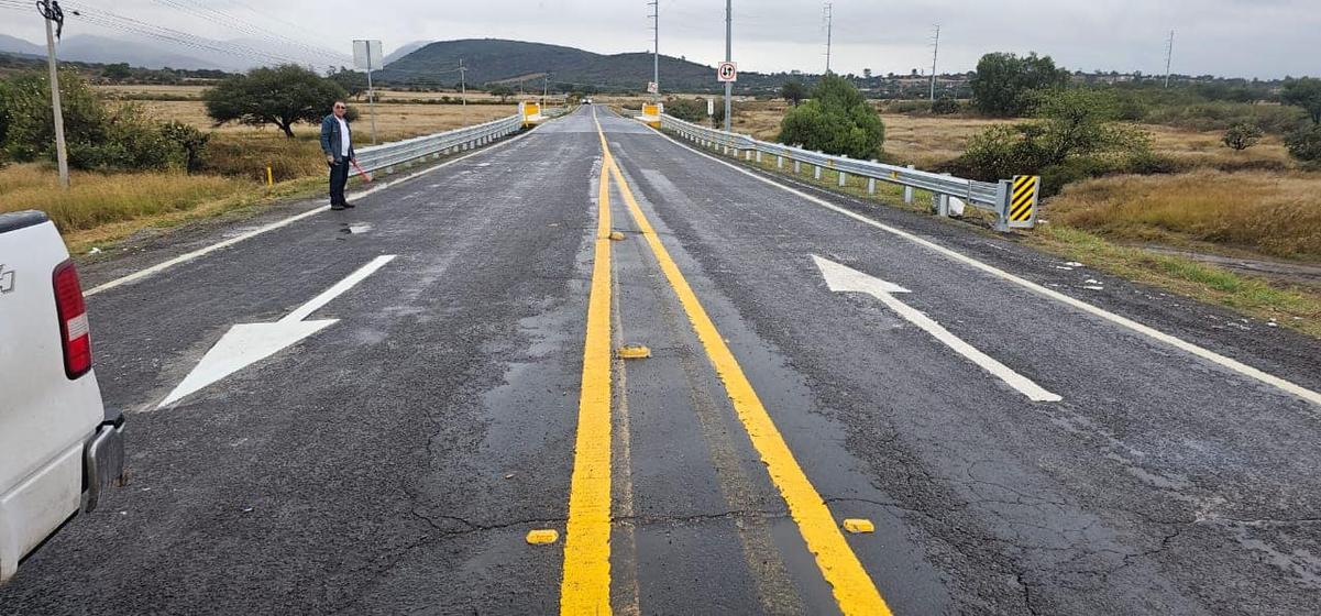 Colocación de Vialetas Reflectantes en Carreteras Estatales